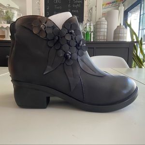 SOCOFY black Vintage Floral Ankle Boots